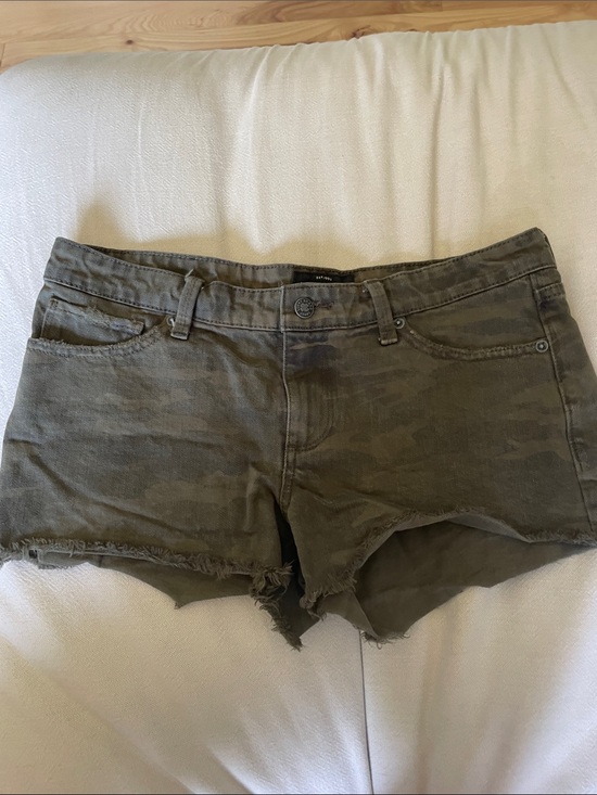 Lucky Brand Pants - Women’s Lucky Brand Green Camo Denim Shorts 6/28 The cutoff short